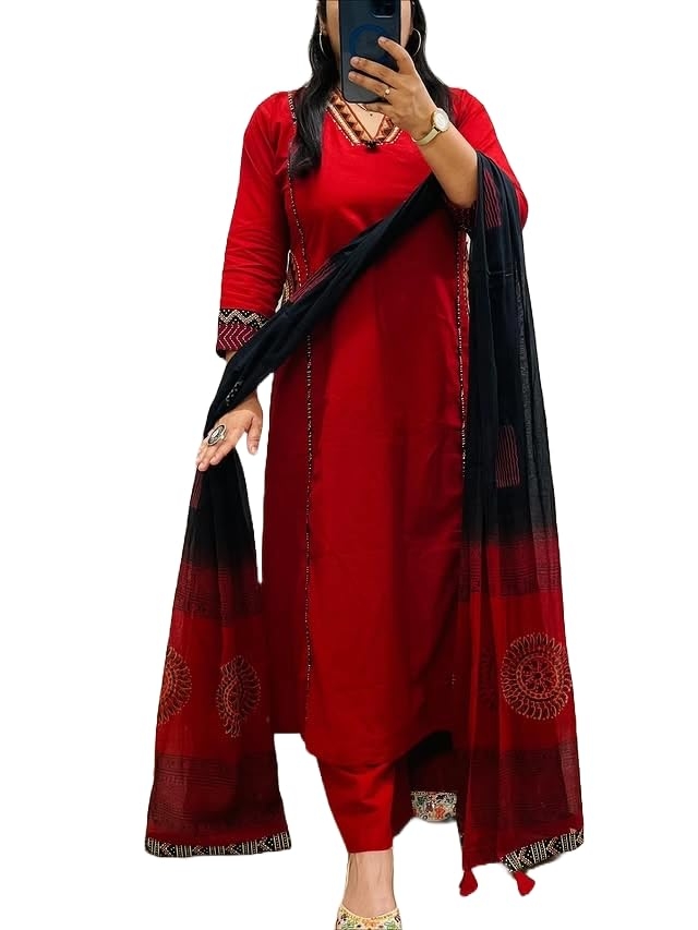 MEERA FAB Women Floral Printed Pure Cotton Straight V-Neck Kurta with Palazzos & Dupatta