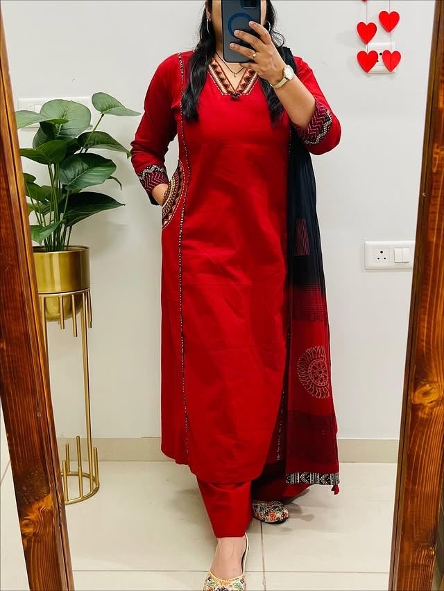 MEERA FAB Women Floral Printed Pure Cotton Straight V-Neck Kurta with Palazzos & Dupatta - Image 3