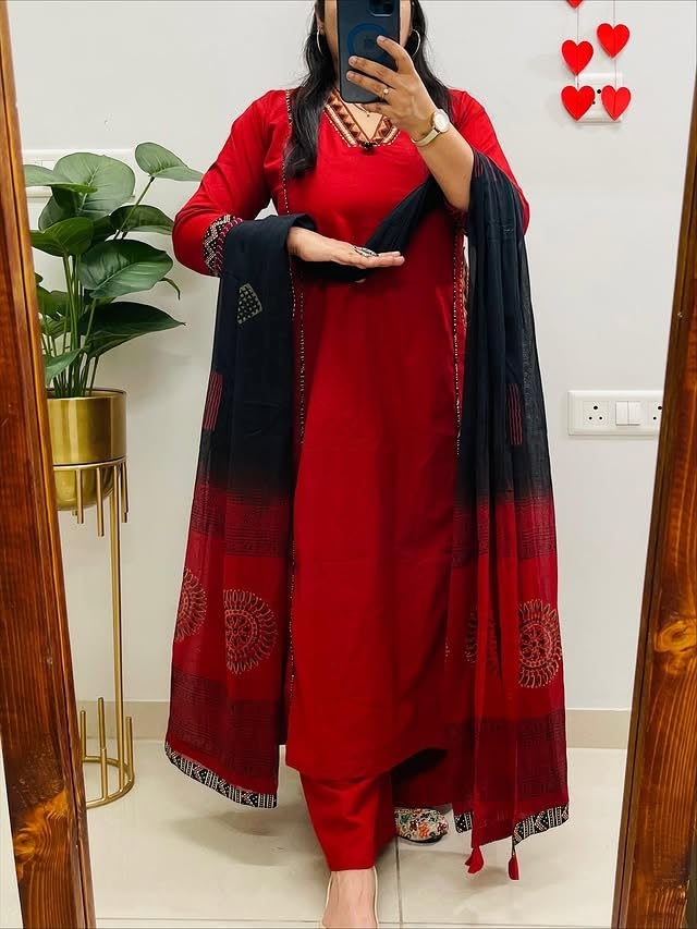 MEERA FAB Women Floral Printed Pure Cotton Straight V-Neck Kurta with Palazzos & Dupatta - Image 6